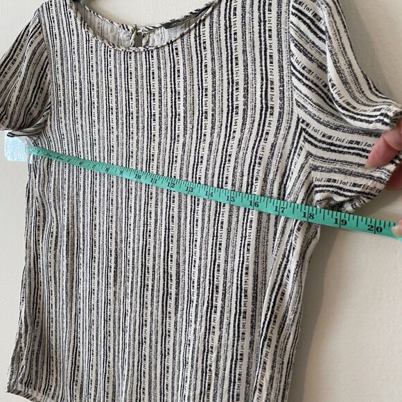 Peyton Jensen Cream & Black Vertical Stripe Round Neck Key Hole Back Blouse XS - Picture 4 of 10